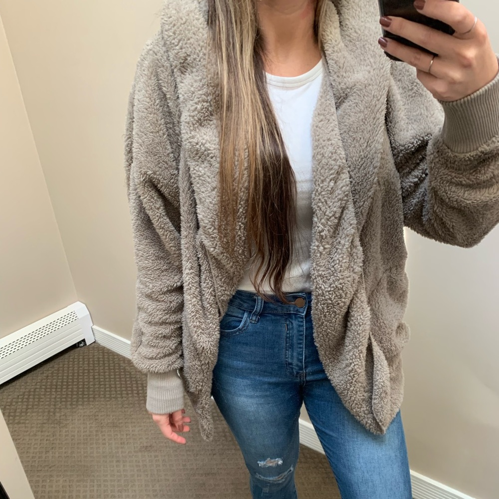 Teddy Bear Sweater with Hood and Pockets in Tan Womens Size L